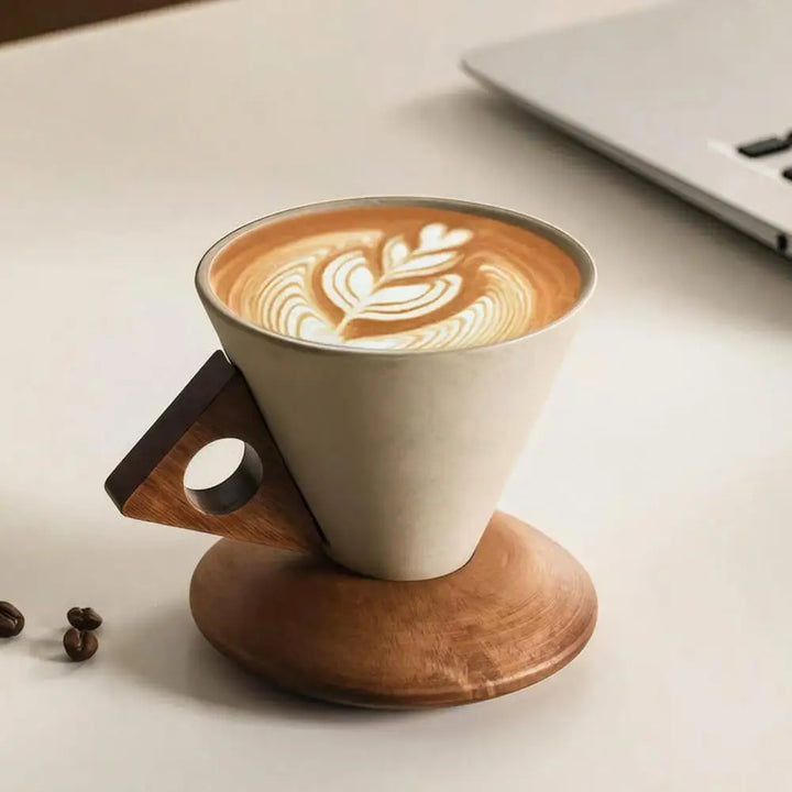 Garo | Coffee Cup with Decorative Handle and Round Serving Base