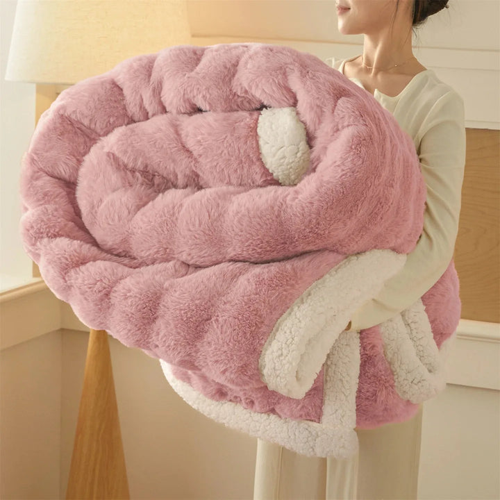 Brena | Plush Oversized Blanket with Raised Texture and Cozy Trim