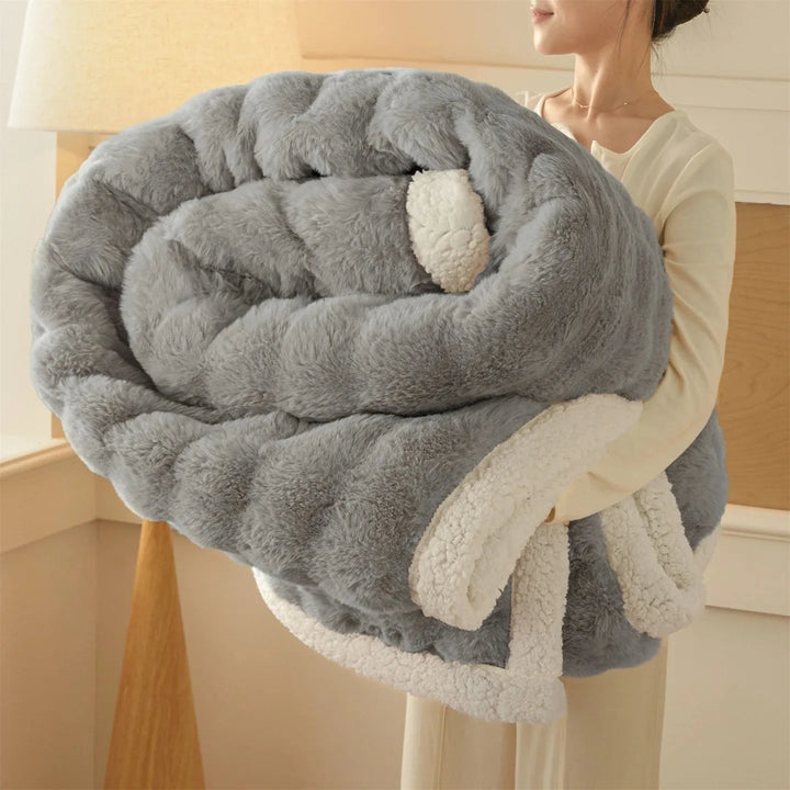 Brena | Plush Oversized Blanket with Raised Texture and Cozy Trim