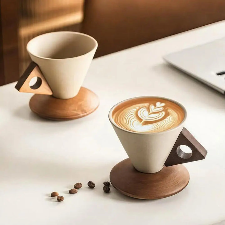 Garo | Coffee Cup with Decorative Handle and Round Serving Base