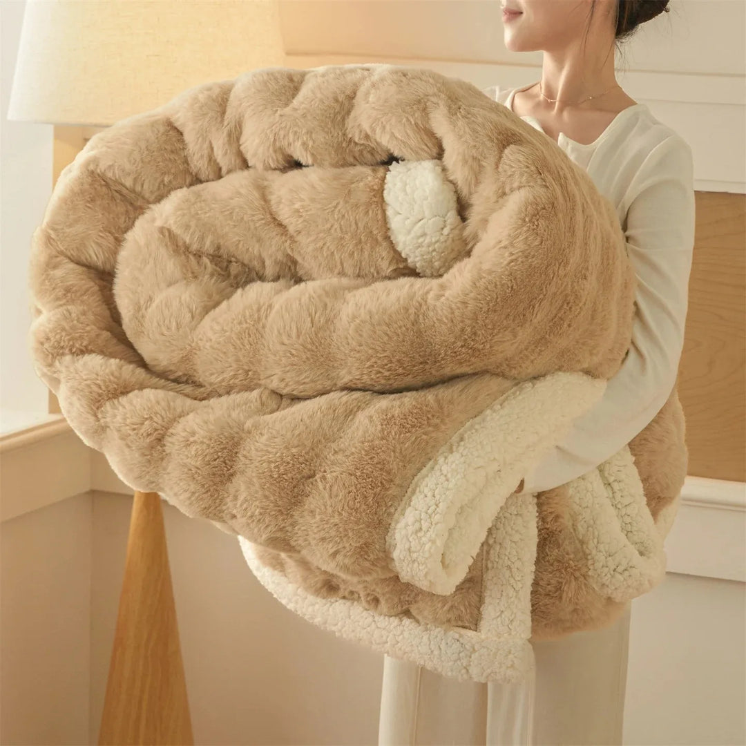 Brena | Plush Oversized Blanket with Raised Texture and Cozy Trim