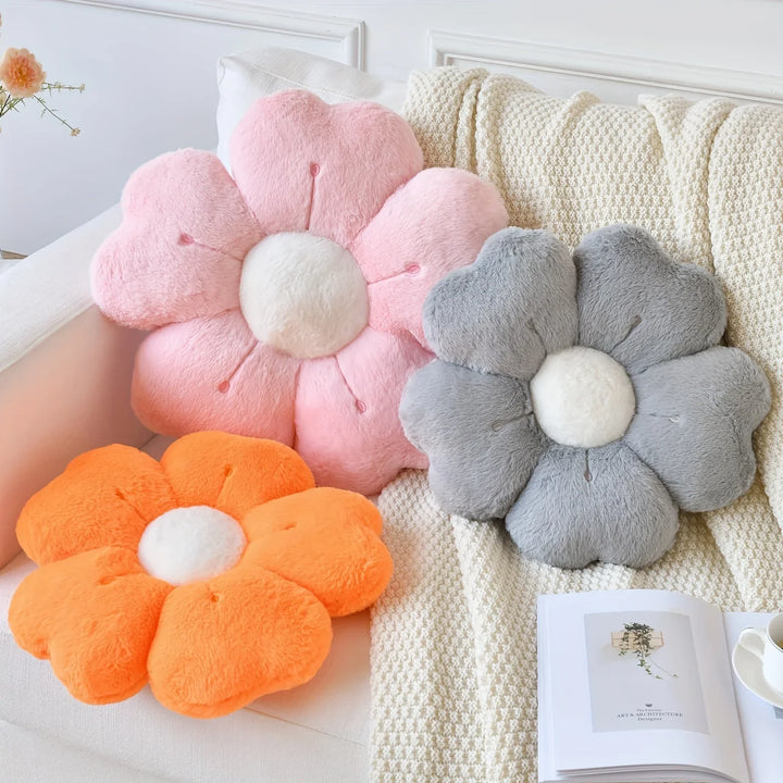 Daisy Plush Throw Pillow