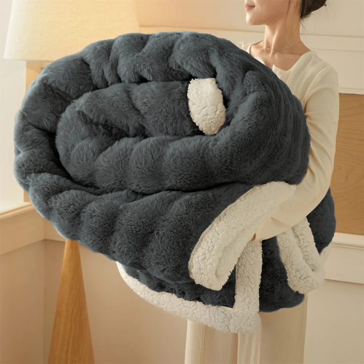 Brena | Plush Oversized Blanket with Raised Texture and Cozy Trim
