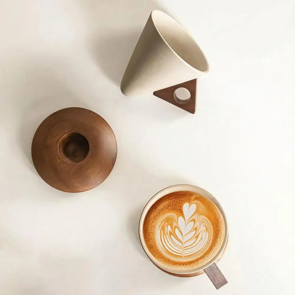 Garo | Coffee Cup with Decorative Handle and Round Serving Base