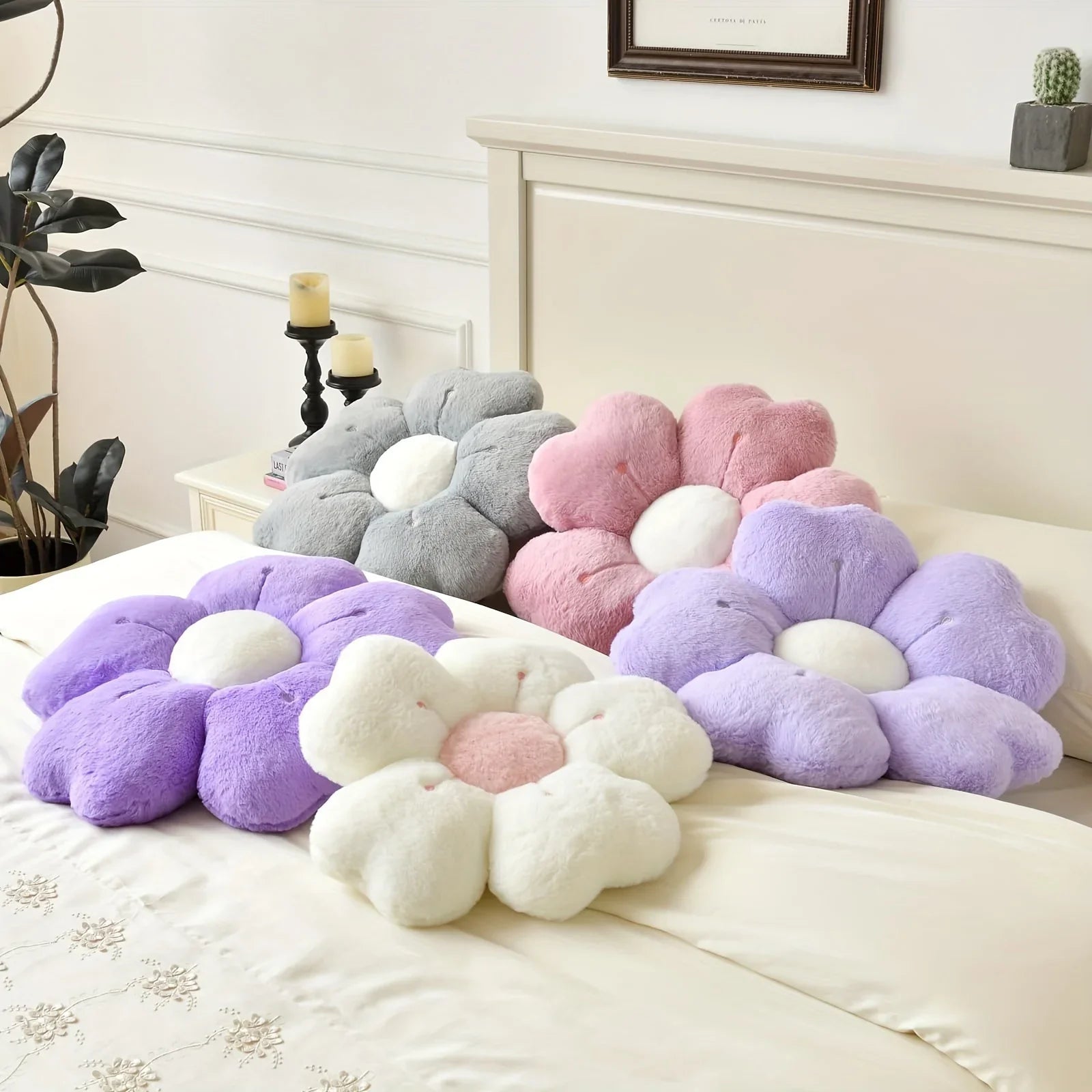 Daisy Plush Throw Pillow