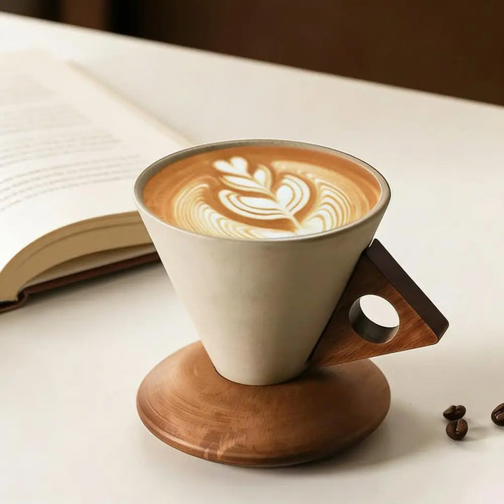 Garo | Coffee Cup with Decorative Handle and Round Serving Base