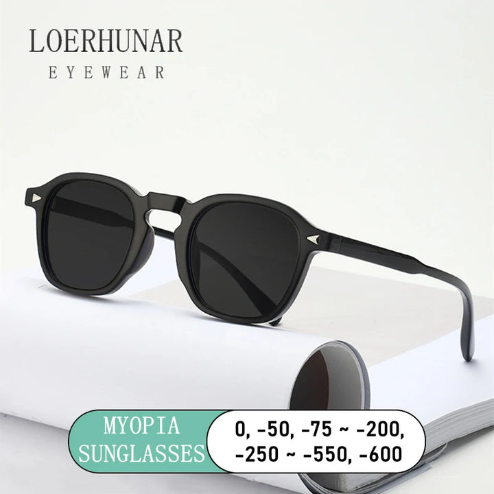 Alex | Unisex Square Sunglasses with Tinted Lenses and Classic Frame